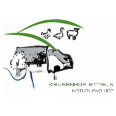 Logo Krusenhof Etteln. Bauernhof mit 3 gezeichneten Tieren, Huhn, Gans, Schaaf